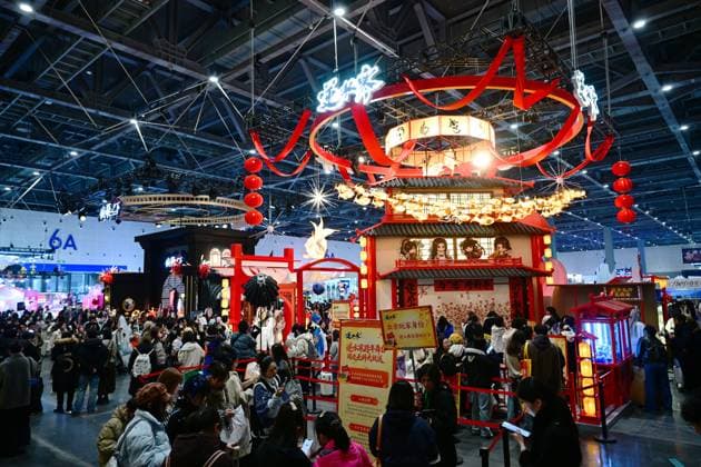 COMICUP 32 HANGZHOU, CHINA - DECEMBER 27, 2025 - Enthusiasts participate in COMICUP 32 exhibition in Hangzhou, Zhejiang Province, China on December 27, 2025. Hangzhou Zhejiang China  Copyright: xCFOTOx i1766882188888