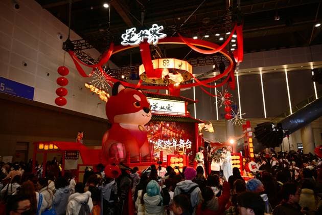 COMICUP 32 HANGZHOU, CHINA - DECEMBER 27, 2025 - Enthusiasts participate in COMICUP 32 exhibition in Hangzhou, Zhejiang Province, China on December 27, 2025. Hangzhou Zhejiang China  Copyright: xCFOTOx i1766882189051