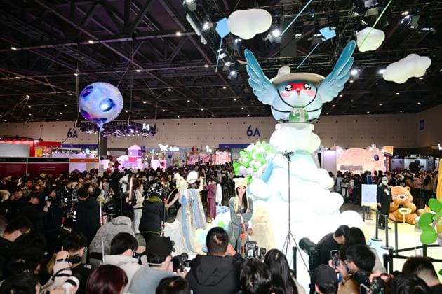 COMICUP 32 HANGZHOU, CHINA - DECEMBER 27, 2025 - Enthusiasts participate in COMICUP 32 exhibition in Hangzhou, Zhejiang Province, China on December 27, 2025. Hangzhou Zhejiang China  Copyright: xCFOTOx i1766882191467