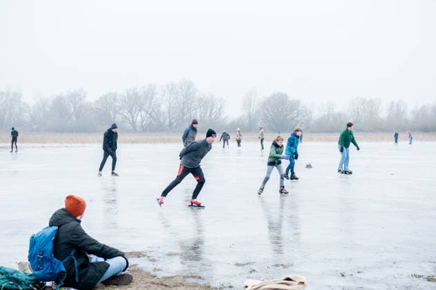 December 27, 2025, Nijmegen, Netherlands: A man observes people skating on the freezing lake. After several days of sub-zero temperatures during the night, the water of some lakes started to freeze over. People took the chance to skate on one of the frozen lakes close to the Dutch city of Nijmegen. It takes at least four whole days of below-freezing temperatures to form ice that™s safe to walk and skate on, and that only applies to ponds or lakes with no currents. Nijmegen Netherlands - ZUMAs197 20251227_aab_s197_058 Copyright: xAnaxFernandezx
