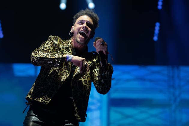 Shinova performs in Madrid, Spain - 27 Dec 2025 Singer Gabriel de la Rosa, of the band Shinova performs during the concert at the Movistar Arena. Madrid Spain Copyright: xAtilanoxGarciax xSOPAxImagesx photos00760