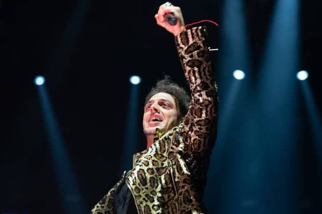 Shinova performs in Madrid, Spain - 27 Dec 2025 Singer Gabriel de la Rosa, of the band Shinova performs during the concert at the Movistar Arena. Madrid Spain Copyright: xAtilanoxGarciax xSOPAxImagesx photos00761