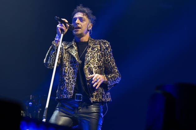 Shinova performs in Madrid, Spain - 27 Dec 2025 Singer Gabriel de la Rosa, of the band Shinova performs during the concert at the Movistar Arena. Madrid Spain Copyright: xAtilanoxGarciax xSOPAxImagesx photos00765