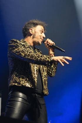 Shinova performs in Madrid, Spain - 27 Dec 2025 Singer Gabriel de la Rosa, of the band Shinova performs during the concert at the Movistar Arena. Madrid Spain Copyright: xAtilanoxGarciax xSOPAxImagesx photos00771