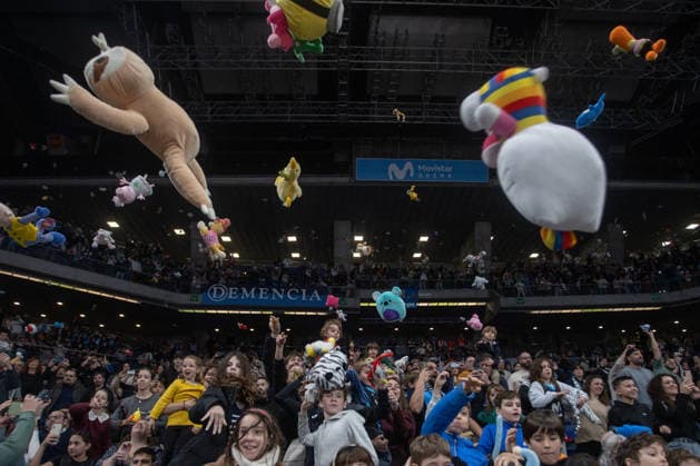 December 28, 2025, Madrid, Madrid, SPAIN: during the fourth annual Solidarity Shower of Stuffed Animals, the event coincided with the Primera FEB (second tier of professional men s basketball in Spain) game between Movistar Estudiantes and Caja Rural CB Zamora. Attendees were able to exchange a new or gently used toy for a free ticket to the game. All the toys and stuffed animals collected were donated to the Madrina Foundation, which supports children, teenage mothers, and families at risk of social exclusion. Madrid SPAIN - ZUMAs197 20251228_aaa_s197_073 Copyright: xDavidxCanalesx