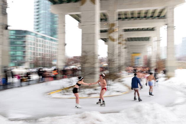 Polar Bear Skate in Toronto TORONTO, CANADA - DECEMBER 28 : People wearing bathing suits take part in the 2025 Toronto Polar Bear Skate on the Bentway’s outdoor ice trail in Toronto, Ontario on December 28, 2025. Mert Alper Dervis Anadolu Toronto Canada. Editorial use only. Please get in touch for any other usage.  Copyright: x2025xAnadoluxMertxAlperxDervisx