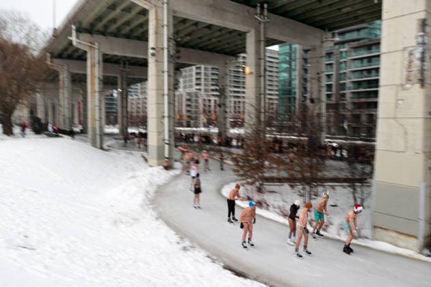 Polar Bear Skate in Toronto TORONTO, CANADA - DECEMBER 28 : People wearing bathing suits take part in the 2025 Toronto Polar Bear Skate on the Bentway’s outdoor ice trail in Toronto, Ontario on December 28, 2025. Mert Alper Dervis Anadolu Toronto Canada. Editorial use only. Please get in touch for any other usage.  Copyright: x2025xAnadoluxMertxAlperxDervisx