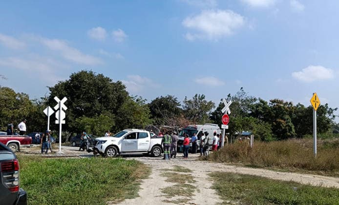 (251229) -- OAXACA, Dec. 29, 2025 -- This photo taken with a mobile phone on Dec. 28, 2025 shows the site of a train derailment accident in Municipality of Asuncion Ixtaltepec, State of Oaxaca, Mexico. A passenger train carrying 241 passengers and nine crew members derailed on a bridge near Nizanda in southern Mexico on Sunday, leaving at least 13 people dead and 98 others injured, the Secretariat of the Navy said on social media. The train plunged into a ravine while en route to the municipality of Matias Romero, according to Oaxaca Governor Salomon Jara. Authorities have launched a rescue operation using ropes and specialized equipment to evacuate those trapped inside a train car. (Str Xinhua) (SpotNews)MEXICO-OAXACA-TRAIN DERAILME 
