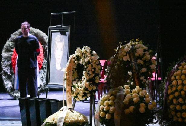 Russia Actress Alentova Death 9081809 29.12.2025 Wreaths are placed by a portrait of Soviet and Russian actress Vera Alentova, who died at the age of 83 on December 25, during a farewell ceremony before her funeral at the Pushkin Drama Theatre in Moscow, Russia. Grigory Sysoev Sputnik Moscow Russia  Copyright: xGrigoryxSysoevx