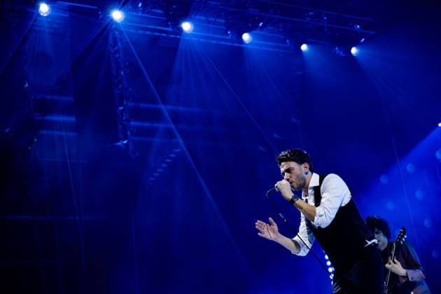 28.12.2025, GER, Kultur Konzert, Clueso - Weihnachten zu Hause 2025 Clueso (Thomas Hübner, geb. 9.April 1980 in Erfurt ist ein deutscher Sänger, Rapper, Songwriter und Produzent. ) gab in der ausverkauften Erfurter Messehalle sein traditionelles Konzert Weihnachten Zu Hause. Als Vorband Support-Act waren dabei yung.pepp (peppinger) sowie die Band Sportfreunde Stiller (Sportfreunde Stiller ist eine seit 1996 (Gründung 1995 unter dem Namen Endkrass) bestehende deutsche Indie-Rock-Gruppe aus Germering bei München. Florian Weber - Gesang Gitarre Schlagzeug. Florian Flo Weber - Schlagzeug Gesang Keyboard. Rüdiger Rüde Linhof - Bass Keyboard Basspedal Gesang 99094 Erfurt Messe Messehalle Kongresshal