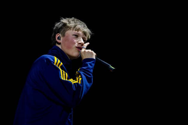 28.12.2025, GER, Kultur Konzert, Clueso - Weihnachten zu Hause 2025 Clueso (Thomas Hübner, geb. 9.April 1980 in Erfurt ist ein deutscher Sänger, Rapper, Songwriter und Produzent. ) gab in der ausverkauften Erfurter Messehalle sein traditionelles Konzert Weihnachten Zu Hause. Als Vorband Support-Act waren dabei yung.pepp (peppinger) sowie die Band Sportfreunde Stiller (Sportfreunde Stiller ist eine seit 1996 (Gründung 1995 unter dem Namen Endkrass) bestehende deutsche Indie-Rock-Gruppe aus Germering bei München. Florian Weber - Gesang Gitarre Schlagzeug. Florian Flo Weber - Schlagzeug Gesang Keyboard. Rüdiger Rüde Linhof - Bass Keyboard Basspedal Gesang 99094 Erfurt Messe Messehalle Kongresshal