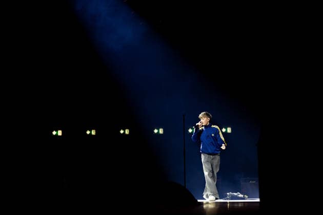 28.12.2025, GER, Kultur Konzert, Clueso - Weihnachten zu Hause 2025 Clueso (Thomas Hübner, geb. 9.April 1980 in Erfurt ist ein deutscher Sänger, Rapper, Songwriter und Produzent. ) gab in der ausverkauften Erfurter Messehalle sein traditionelles Konzert Weihnachten Zu Hause. Als Vorband Support-Act waren dabei yung.pepp (peppinger) sowie die Band Sportfreunde Stiller (Sportfreunde Stiller ist eine seit 1996 (Gründung 1995 unter dem Namen Endkrass) bestehende deutsche Indie-Rock-Gruppe aus Germering bei München. Florian Weber - Gesang Gitarre Schlagzeug. Florian Flo Weber - Schlagzeug Gesang Keyboard. Rüdiger Rüde Linhof - Bass Keyboard Basspedal Gesang 99094 Erfurt Messe Messehalle Kongresshal