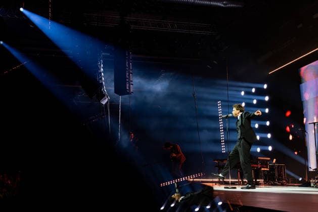 29.12.2025, GER, Kultur Konzert, Clueso - Weihnachten zu Hause 2025 Clueso (Thomas Hübner, geb. 9.April 1980 in Erfurt ist ein deutscher Sänger, Rapper, Songwriter und Produzent. ) gab in der ausverkauften Erfurter Messehalle sein traditionelles Konzert Weihnachten Zu Hause. Als Vorband Support-Act waren dabei yung.pepp (peppinger) sowie die Band Sportfreunde Stiller (Sportfreunde Stiller ist eine seit 1996 (Gründung 1995 unter dem Namen Endkrass) bestehende deutsche Indie-Rock-Gruppe aus Germering bei München. Florian Weber - Gesang Gitarre Schlagzeug. Florian Flo Weber - Schlagzeug Gesang Keyboard. Rüdiger Rüde Linhof - Bass Keyboard Basspedal Gesang 99094 Erfurt Messe Messehalle Kongresshal