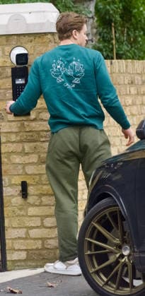 Adam Peaty and Holly Ramsay 29 12 2025 Adam Peaty arrives back at Gordon Ramsay’s Wandsworth home after Peaty’s marriage to Ramsay’s daughter Holly.  Copyright: xRayxCollins.x NINTCHDBPICT001048413429