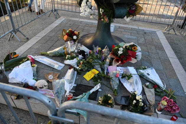 Brigitte Bardot Statue Memorial - Saint Tropez A memorial takes shape around the statue of Brigitte Bardot in Saint Tropez, France on December 30, 2025, as flowers and farewell messages are left by visitors following the death of the actress, singer and animal rights activist at the age of 91. Photo by Florian Poitout ABACAPRESS.COM Saint-Tropez France  Copyright: xPoitoutxFlorian ABACAx