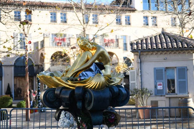 Brigitte Bardot Statue Memorial - Saint Tropez A memorial takes shape around the statue of Brigitte Bardot in Saint Tropez, France on December 30, 2025, as flowers and farewell messages are left by visitors following the death of the actress, singer and animal rights activist at the age of 91. Photo by ABACAPRESS.COM Saint-Tropez France  Copyright: xABACAx
