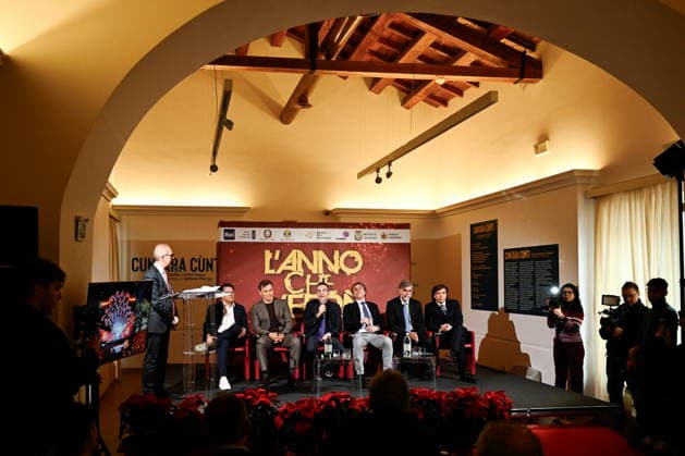 December 30, 2025, Catanzaro, Catanzaro, Italy: Press conference for the presentation of RAI s New Year s Eve program, L anno che verro , at the S. Giovanni Complex, Catanzaro. Pictured: Seated from left: Williams Di Liberatore, Prime Time Entertainment Director; Marco Liorni, host; Roberto Occhiuto, President of the Calabria Region; Nicola Fiorita, Mayor of Catanzaro; Sergio Santo, CEO of RAI COM; Anton Giulio Grande, President of the Calabria Film Commission. Catanzaro, Italy 30 December 2025 Catanzaro Italy - ZUMAa289 20251230_zia_a289_059 Copyright: xValeriaxFerrarox