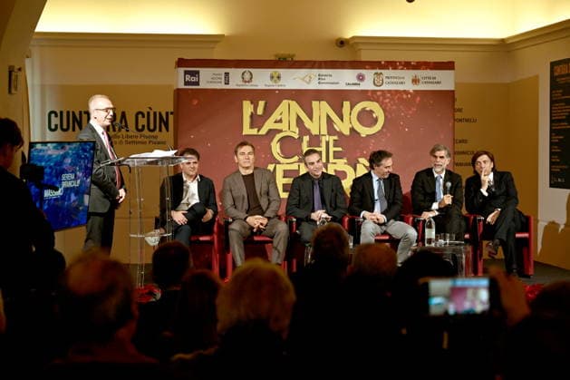 December 30, 2025, Catanzaro, Catanzaro, Italy: Press conference for the presentation of RAI s New Year s Eve program, L anno che verro , at the S. Giovanni Complex, Catanzaro. Pictured: Seated from left: Williams Di Liberatore, Prime Time Entertainment Director; Marco Liorni, host; Roberto Occhiuto, President of the Calabria Region; Nicola Fiorita, Mayor of Catanzaro; Sergio Santo, CEO of RAI COM; Anton Giulio Grande, President of the Calabria Film Commission. Catanzaro, Italy 30 December 2025 Catanzaro Italy - ZUMAa289 20251230_zia_a289_061 Copyright: xValeriaxFerrarox