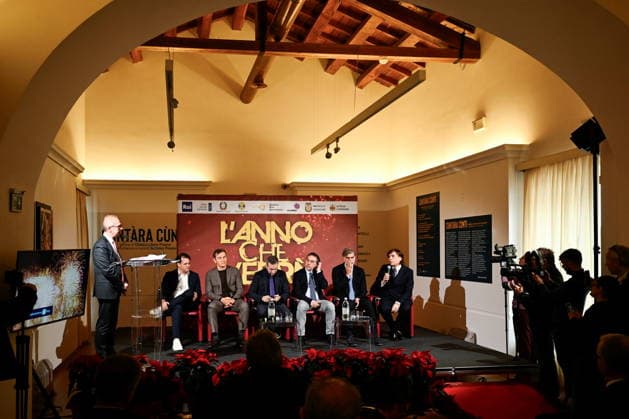 December 30, 2025, Catanzaro, Catanzaro, Italy: Press conference for the presentation of RAI s New Year s Eve program, L anno che verro , at the S. Giovanni Complex, Catanzaro. Pictured: Seated from left: Williams Di Liberatore, Prime Time Entertainment Director; Marco Liorni, host; Roberto Occhiuto, President of the Calabria Region; Nicola Fiorita, Mayor of Catanzaro; Sergio Santo, CEO of RAI COM; Anton Giulio Grande, President of the Calabria Film Commission. Catanzaro, Italy 30 December 2025 Catanzaro Italy - ZUMAa289 20251230_zia_a289_068 Copyright: xValeriaxFerrarox