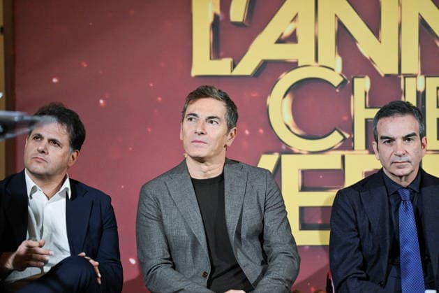 December 30, 2025, Catanzaro, Catanzaro, Italy: Press conference for the presentation of RAI s New Year s Eve program, L anno che verro , at the S. Giovanni Complex, Catanzaro. Pictured: Seated from left: Williams Di Liberatore, Prime Time Entertainment Director; Marco Liorni, host; Roberto Occhiuto, President of the Calabria Region. Catanzaro, Italy 30 December 2025 Catanzaro Italy - ZUMAa289 20251230_zia_a289_078 Copyright: xValeriaxFerrarox