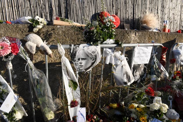 Hommage To Brigitte Bardot Outside Her House - Saint Tropez Supporters of Brigitte Bardot lay flowers, objects representing animals, and letters in memory of Brigitte Bardot outside her home, in Saint Tropez, France, on December 30, 2025. Photo by Florian Poitout ABACAPRESS.COM Saint Tropez France  Copyright: xPoitoutxFlorian ABACAx