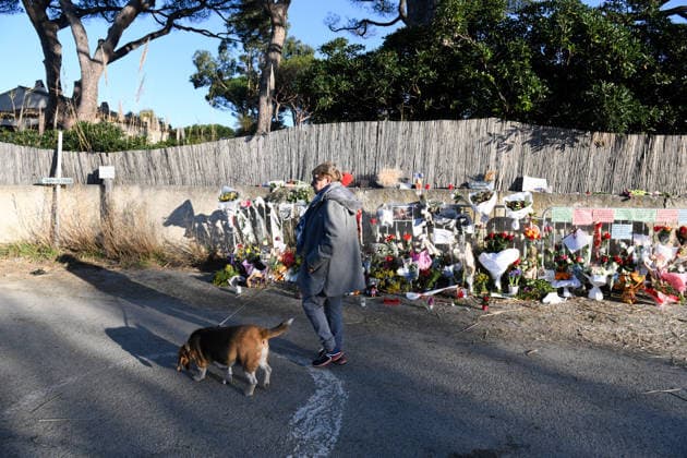 Hommage To Brigitte Bardot Outside Her House - Saint Tropez Supporters of Brigitte Bardot lay flowers, objects representing animals, and letters in memory of Brigitte Bardot outside her home, in Saint Tropez, France, on December 30, 2025. Photo by Florian Poitout ABACAPRESS.COM Saint Tropez France  Copyright: xPoitoutxFlorian ABACAx