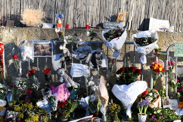 Hommage To Brigitte Bardot Outside Her House - Saint Tropez Supporters of Brigitte Bardot lay flowers, objects representing animals, and letters in memory of Brigitte Bardot outside her home, in Saint Tropez, France, on December 30, 2025. Photo by Florian Poitout ABACAPRESS.COM  Copyright: xPoitoutxFlorian ABACAx