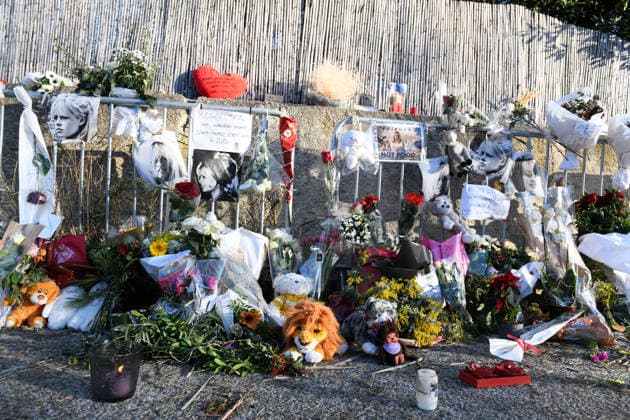 Hommage To Brigitte Bardot Outside Her House - Saint Tropez Supporters of Brigitte Bardot lay flowers, objects representing animals, and letters in memory of Brigitte Bardot outside her home, in Saint Tropez, France, on December 30, 2025. Photo by Florian Poitout ABACAPRESS.COM  Copyright: xPoitoutxFlorian ABACAx