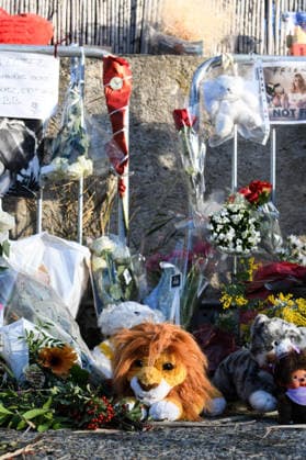 Hommage To Brigitte Bardot Outside Her House - Saint Tropez Supporters of Brigitte Bardot lay flowers, objects representing animals, and letters in memory of Brigitte Bardot outside her home, in Saint Tropez, France, on December 30, 2025. Photo by Florian Poitout ABACAPRESS.COM  Copyright: xPoitoutxFlorian ABACAx