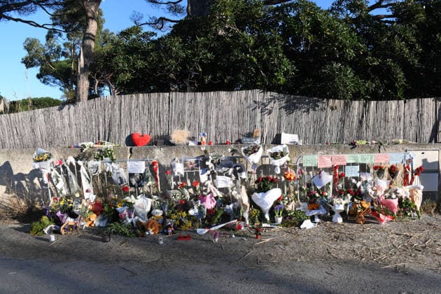 Hommage To Brigitte Bardot Outside Her House - Saint Tropez Supporters of Brigitte Bardot lay flowers, objects representing animals, and letters in memory of Brigitte Bardot outside her home, in Saint Tropez, France, on December 30, 2025. Photo by Florian Poitout ABACAPRESS.COM Saint Tropez France  Copyright: xPoitoutxFlorian ABACAx