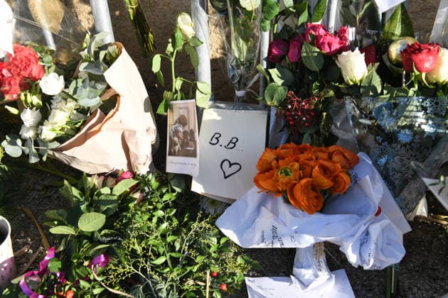 Hommage To Brigitte Bardot Outside Her House - Saint Tropez Supporters of Brigitte Bardot lay flowers, objects representing animals, and letters in memory of Brigitte Bardot outside her home, in Saint Tropez, France, on December 30, 2025. Photo by Florian Poitout ABACAPRESS.COM Saint Tropez France  Copyright: xPoitoutxFlorian ABACAx