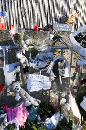 Hommage To Brigitte Bardot Outside Her House - Saint Tropez Supporters of Brigitte Bardot lay flowers, objects representing animals, and letters in memory of Brigitte Bardot outside her home, in Saint Tropez, France, on December 30, 2025. Photo by Florian Poitout ABACAPRESS.COM Saint Tropez France  Copyright: xPoitoutxFlorian ABACAx