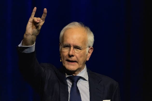 Harald Schmidt Bericht aus Bonn im Theater Bonn 30.12.2025. Harald Schmidt bei seinem Bühnenprogramm BERICHT FÜR BONN - Endgültiges zur Weltlage im Theater Bonn am 30.12.2025. Mit scharfem Humor und analytischer Distanz kommentierte der Entertainer aktuelle politische und gesellschaftliche Themen. Bonn Nordrhein-Westfalen Deutschland *** Harald Schmidt Report from Bonn at the Theater Bonn 30 12 2025 Harald Schmidt during his stage program BERICHT FÜR BONN Endgültiges zur Weltlage at the Theater Bonn on 30 12 2025 With sharp humor and analytical distance, the entertainer commented on current political and social issues Bonn North Rhine-Westphalia Germany Copyright: xBonn.digitalx xMarcxJohnx