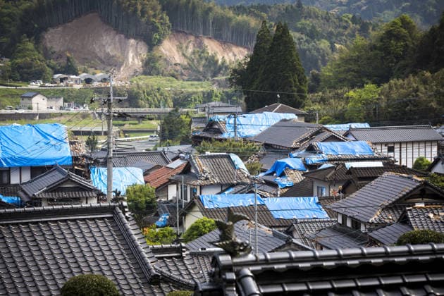 Aftermath of the earthquakes in Japan KUMAMOTO, JAPAN - APRIL 20: Broken roof of houses is seen after an earthquake in the morning on April 20, 2016 in Mashiki town, Kumamoto, Japan. As of April 45 people were confirmed dead after strong earthquakes rocked Kyushu Island of Japan. Nearly 11,000 people are reportedly evacuated after the tremors Thursday night at magnitude 6.5 and early Saturday morning at 7.3. Japan World. Editorial use only. Please get in touch for any other usage.  Copyright: x2025xAnadoluxRichardxAtreroxdexGuzmanx