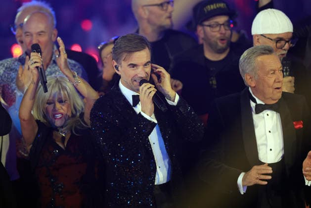 Silvester Schlagerboom 2026 live Die Wunderlichtershow Florian Silbereisen with Samantha Fox and Roland Kaiser Silvester Schlagerboom 2026 on December 31, 2025 in the basketball arena of FC Bayern Munich, BMW Park Munich
