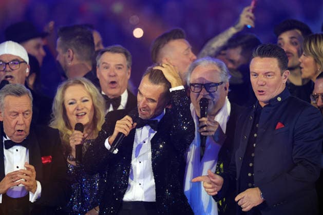 Silvester Schlagerboom 2026 live Die Wunderlichtershow Florian Silbereisen with Roland Kaiser, Nicole, Heinz Rudolf Kunze and Stefan Mross Silvester Schlagerboom 2026 on December 31, 2025 in the basketball arena of FC Bayern Munich, BMW Park Munich