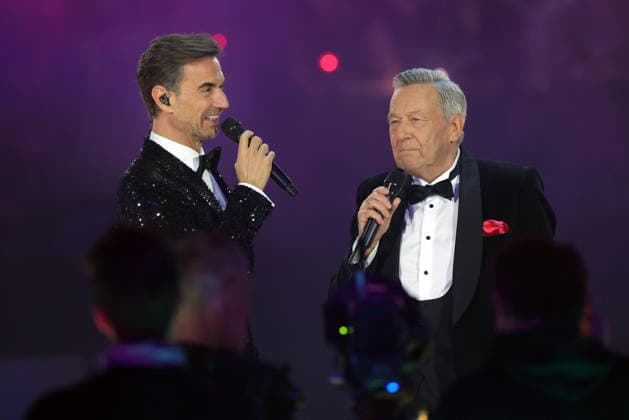 Silvester Schlagerboom 2026 live Die Wunderlichtershow Florian Silbereisen with Roland Kaiser Silvester Schlagerboom 2026 on December 31, 2025 in the basketball arena of FC Bayern Munich, BMW Park Munich