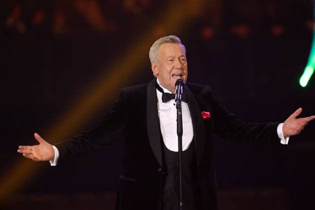 Silvester Schlagerboom 2026 live Die Wunderlichtershow Roland Kaiser German pop singer Silvester Schlagerboom 2026 on December 31, 2025 in the basketball arena of FC Bayern Munich, BMW Park Munich