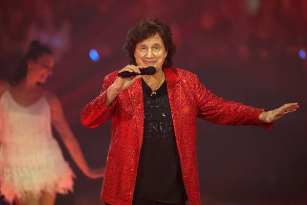 Silvester Schlagerboom 2026 live Die Wunderlichtershow Olaf der Flipper Olaf Heinz Malolepski, German pop singer Silvester Schlagerboom 2026 on December 31, 2025 in the basketball arena of FC Bayern Munich, BMW Park Munich