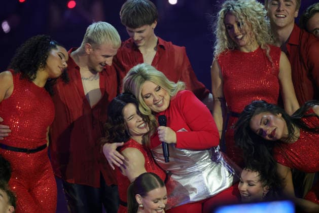 Silvester Schlagerboom 2026 live Die Wunderlichtershow Maite Kelly US singer Silvester Schlagerboom 2026 on December 31, 2025 in the basketball arena of FC Bayern Munich, BMW Park Munich