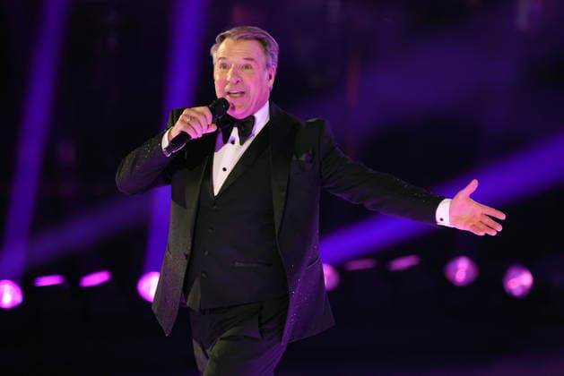 Silvester Schlagerboom 2026 live Die Wunderlichtershow Patrick Lindner German pop singer Silvester Schlagerboom 2026 on December 31, 2025 in the basketball arena of FC Bayern Munich, BMW Park Munich
