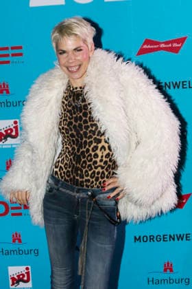 abb T Seven German singer and presenter, he band Mr President in front of the blue photo wall at the ZDF New Years Eve Show Welcome 2026 in the Port of Hamburg on 31 12 2025 Hamburg Germany