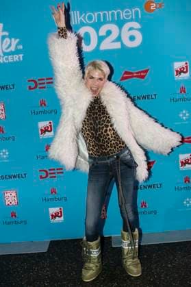 abb T Seven German singer and presenter, he band Mr President in front of the blue photo wall at the ZDF New Years Eve Show Welcome 2026 in the Port of Hamburg on 31 12 2025 Hamburg Germany