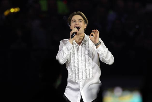 Silvester Schlagerboom 2026 live Die Wunderlichtershow Vincent Gross Swiss pop singer Silvester Schlagerboom 2026 on December 31, 2025 in the basketball arena of FC Bayern Munich, BMW Park Munich