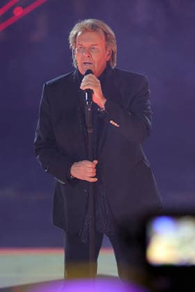 Silvester Schlagerboom 2026 live Die Wunderlichtershow Howard Carpendale German South African pop singer Silvester Schlagerboom 2026 on December 31, 2025 in the basketball arena of FC Bayern Munich, BMW Park Munich