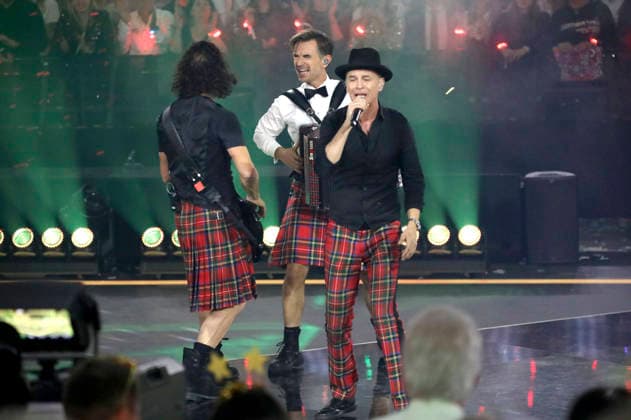 Florian Silbereisen and Brings in the TV show Silvester Schlagerbooom 2026 live Die Wunderlichtershow at BMW Park Munich, 31 12 2025 Foto:xAgenturxWehnertx xGränzdörferx xFuturexImagex silvester_schlagerbooom_5528