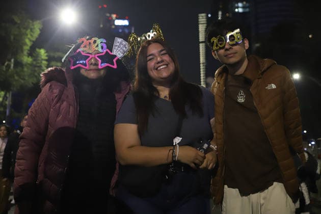(260101) -- MEXICO CITY, Jan. 1, 2026 -- People participate in a celebration to greet the New Year in Mexico City, the capital of Mexico, Dec. 31, 2025. (Photo by Xinhua) MEXICO-MEXICO CITY-NEW YEAR CELEBRATION DanielxAugusto 