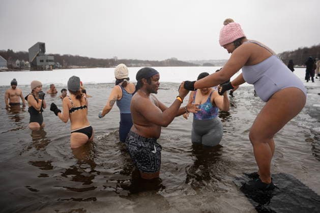 January 1, 2026, Dartmouth, Ns, Canada: People enter the ice-filled water in Lake Banook during the annual polar bear swim on New Year s Day in Dartmouth, N.S., Thursday, Jan. 1, 2026. Dartmouth Canada  - ZUMAc35_ 20260101_zaf_c35_022 Copyright: xDarrenxCalabresex