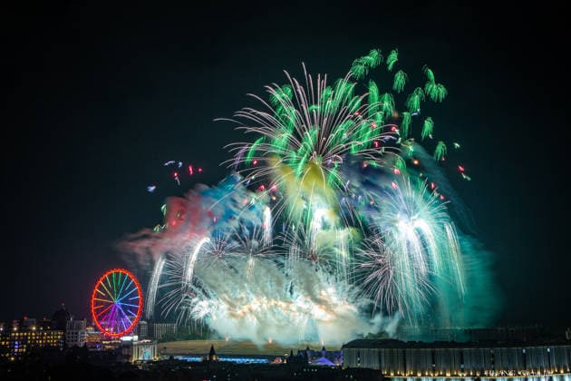 January 1, 2026, Kaohsiung City, Kaohsiung City, Taiwan: Kaohsiung s E-Da World lit up with a 999-second fireworks extravaganza in this time exposure, pulling in 56,000 revelers worldwide for blue meteor showers and Horse Year themes. Kaohsiung City Taiwan - ZUMAh198 20260101_zip_h198_001 Copyright: xCheng-ChiaxHuangx