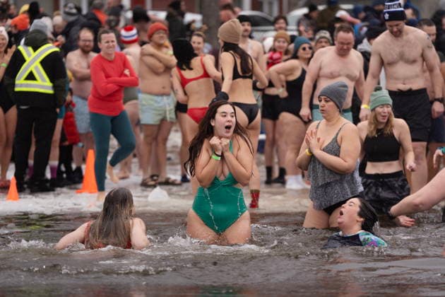 January 1, 2026, Dartmouth, Ns, Canada: People react to entering the ice-filled water in Lake Banook during the annual polar bear swim on New Year s Day in Dartmouth, N.S., Thursday, Jan. 1, 2026. Dartmouth Canada  - ZUMAc35_ 20260101_zaf_c35_024 Copyright: xDarrenxCalabresex